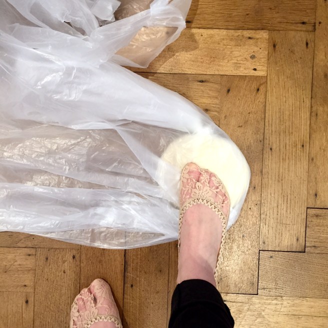 yukis_kitchen_udon_kneading