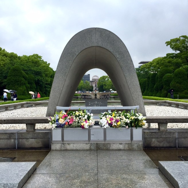 hiroshima_peace_park_memorial_arch
