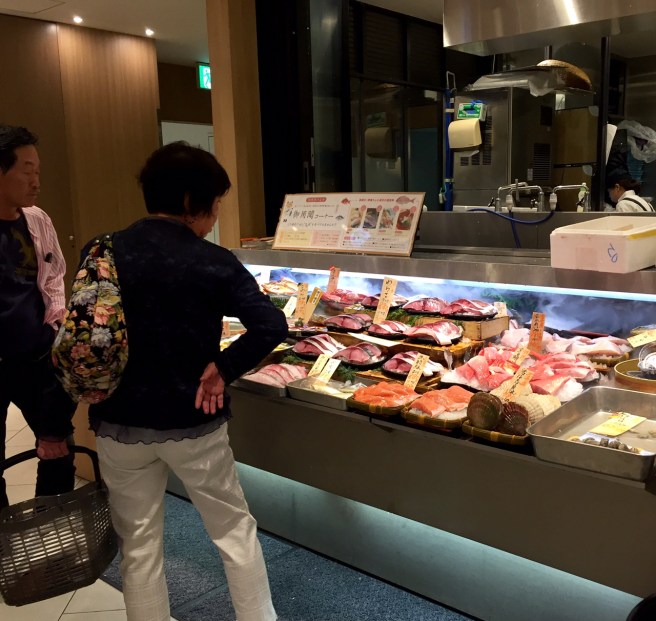 mitsukoshi_ginza_fish